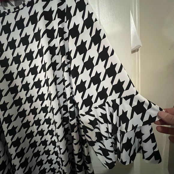 Zadie B’s Black and White Houndstooth Top - Picture 6 of 7